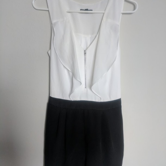 Express Romper- Size 2 - Picture 4 of 5